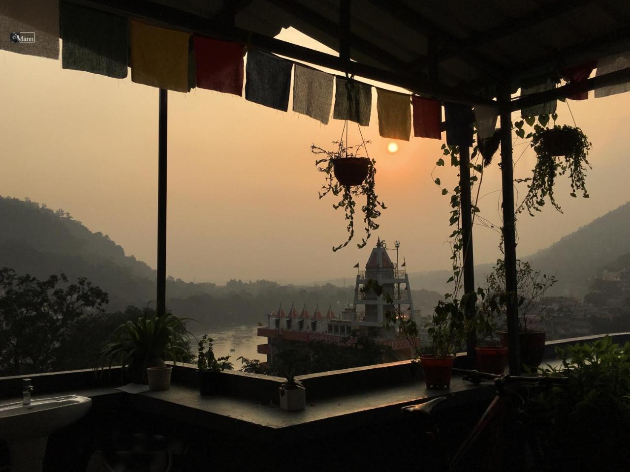 Bunkstay Coworking Hostel & Glamping Rishīkesh Exterior foto